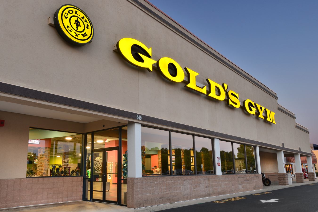 Gold's cheap gym tower